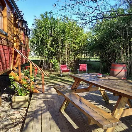 Les Roulottes Vesta בית נופש Léognan