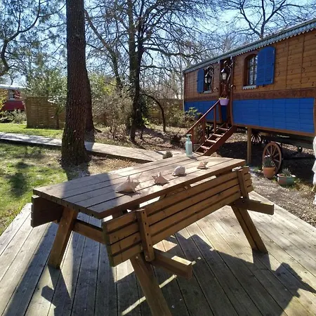 Les Roulottes Vesta בית נופש Léognan