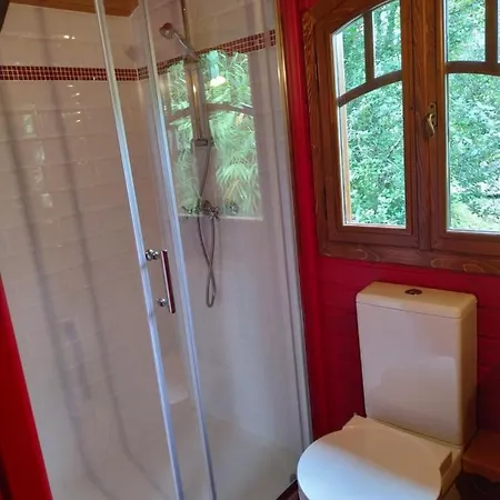 בית נופש Les Roulottes Vesta Léognan