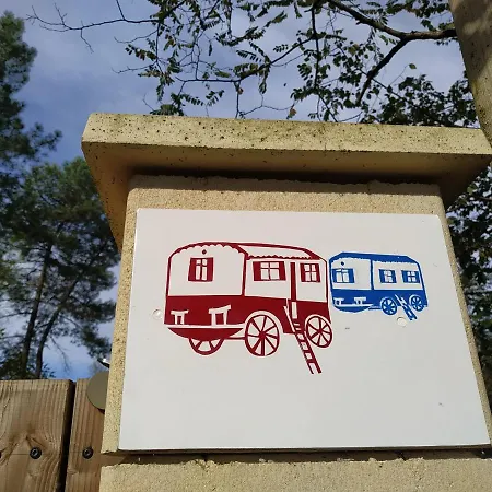 בית נופש Les Roulottes Vesta *
