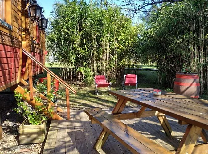 Les Roulottes Vesta Ferienhaus Léognan